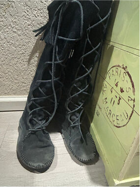 Women's Unbranded Black Suede Lace-Up Fringe Moccasin Boots